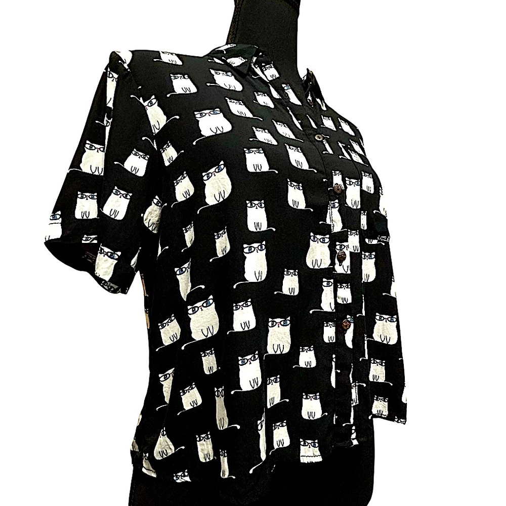 LOVE NOTES “Cat in Glasses” Button Down Short Sleeve Crop Top, Women’s Medium